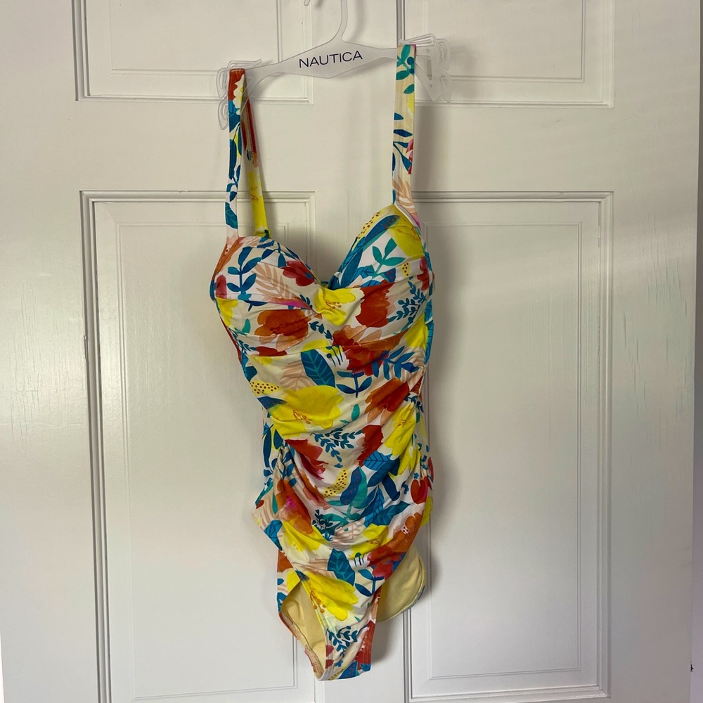 Niptuck One Piece Swimsuit 4 Women EUC